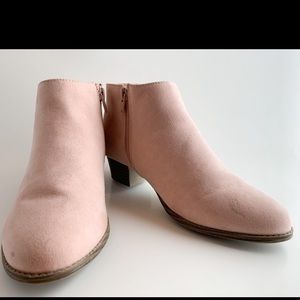 Old Navy Size 4 Light Pink Block Heel Booties